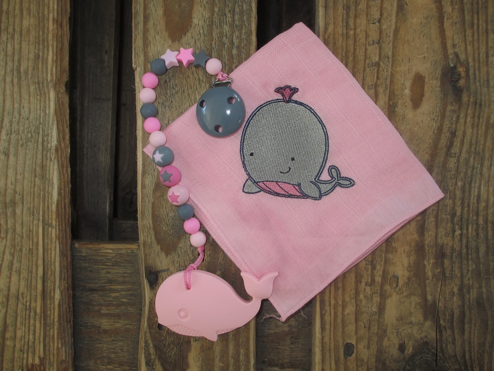 Set Nuscheli und Beisskette rosa-grau mit Walfisch